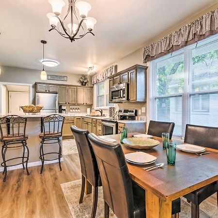 Remodeled Downtown Hot Springs Home With Porch Exterior photo